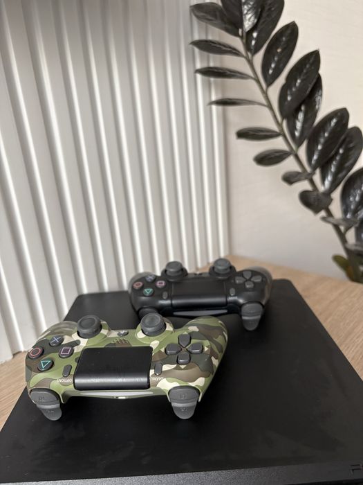 PS4 Slim с 2 джойстиками! Всё в идеале!