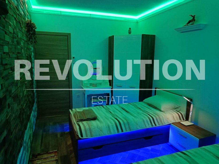 Дава се под наем Тристаен апартамент в Варна, Център - 80 кв.м за 1200 € - Снимка #3