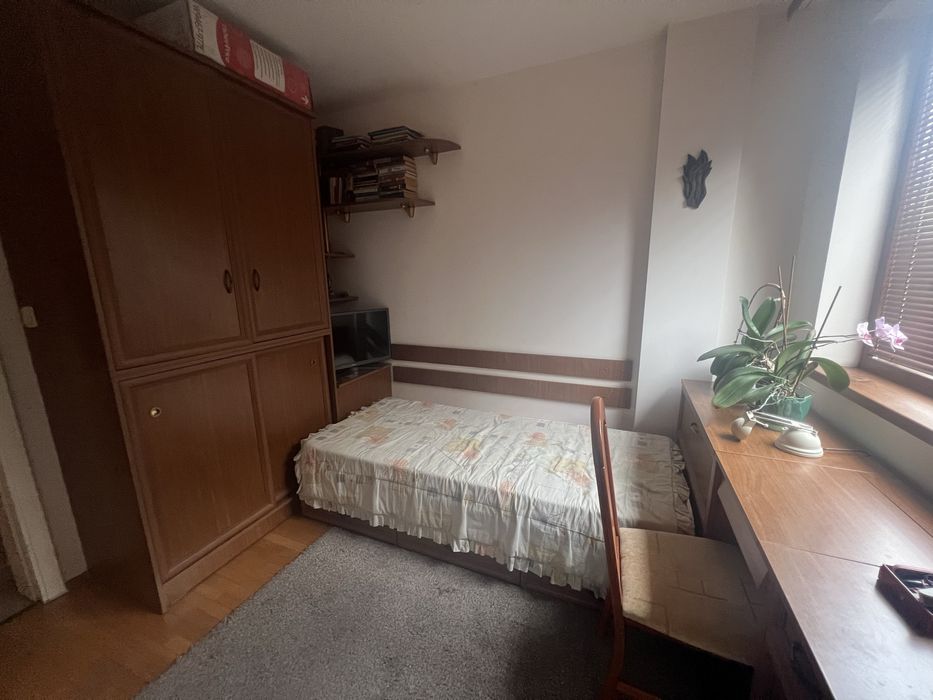 Обзавеждане за стая с легло 90х180