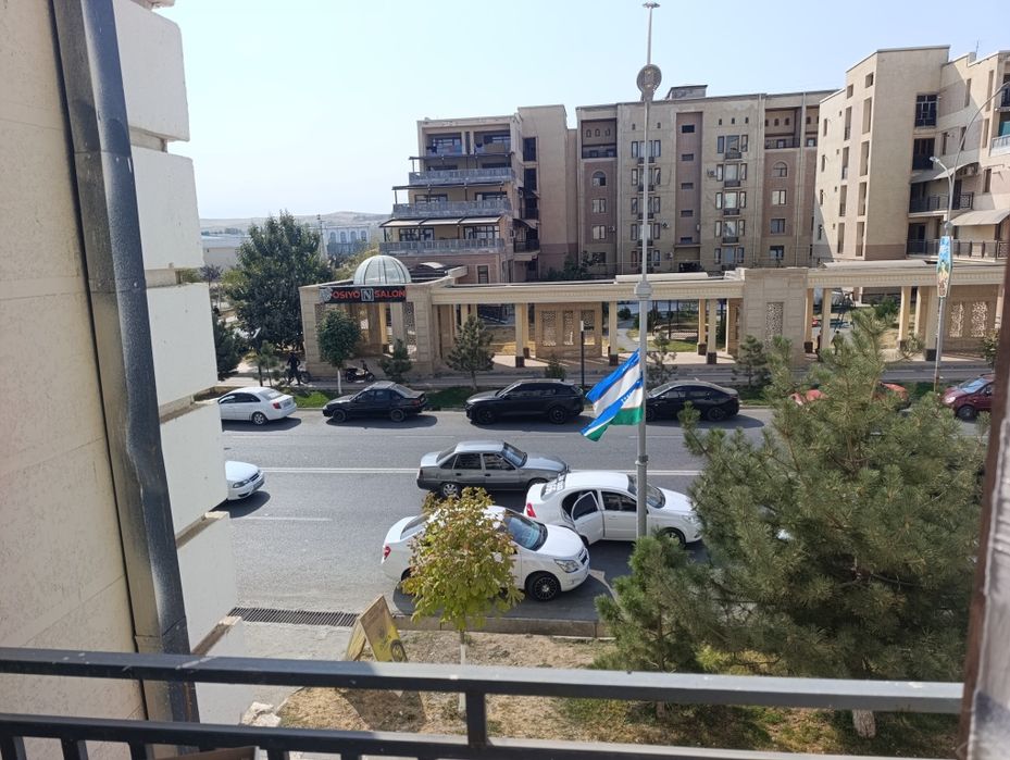Uy sotiladi Zomin markazida