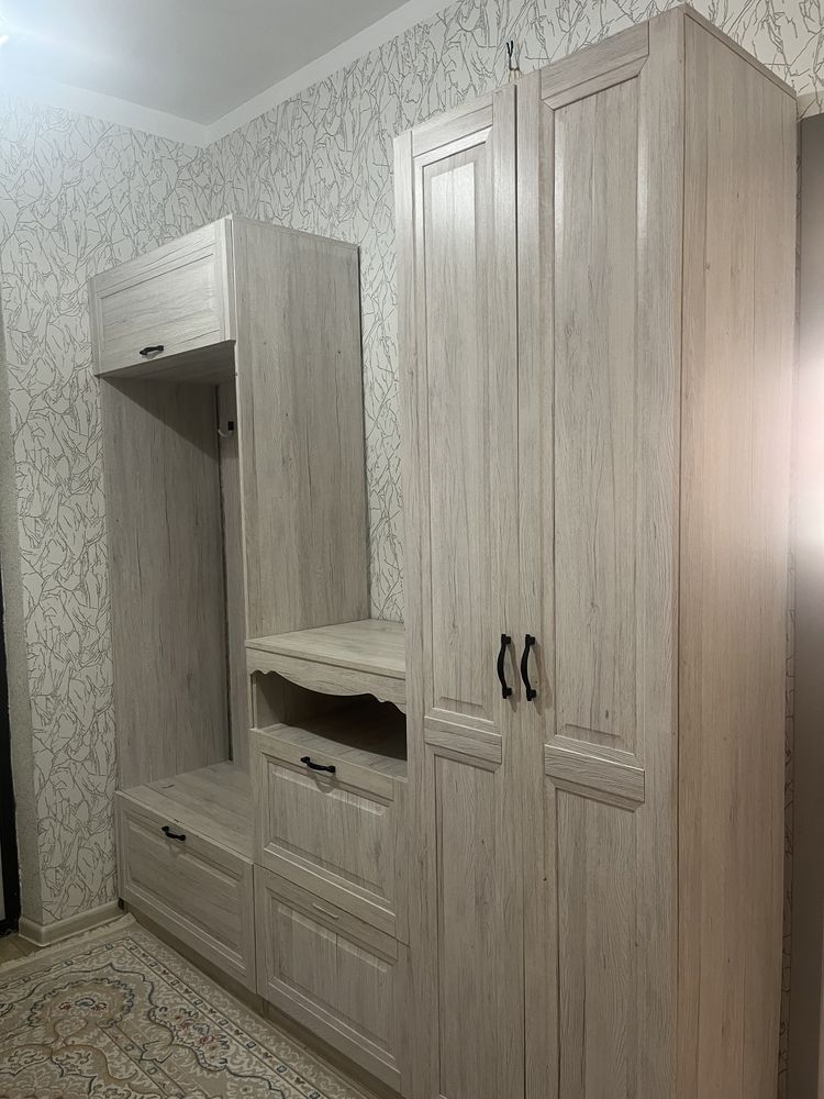Прихожая шкаф комод