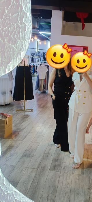 Продам чёрный костюм.