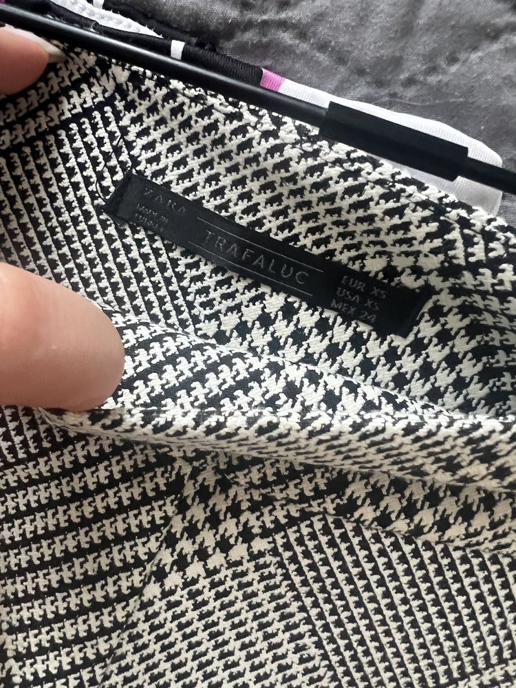 Къси панталонки ZARA XS