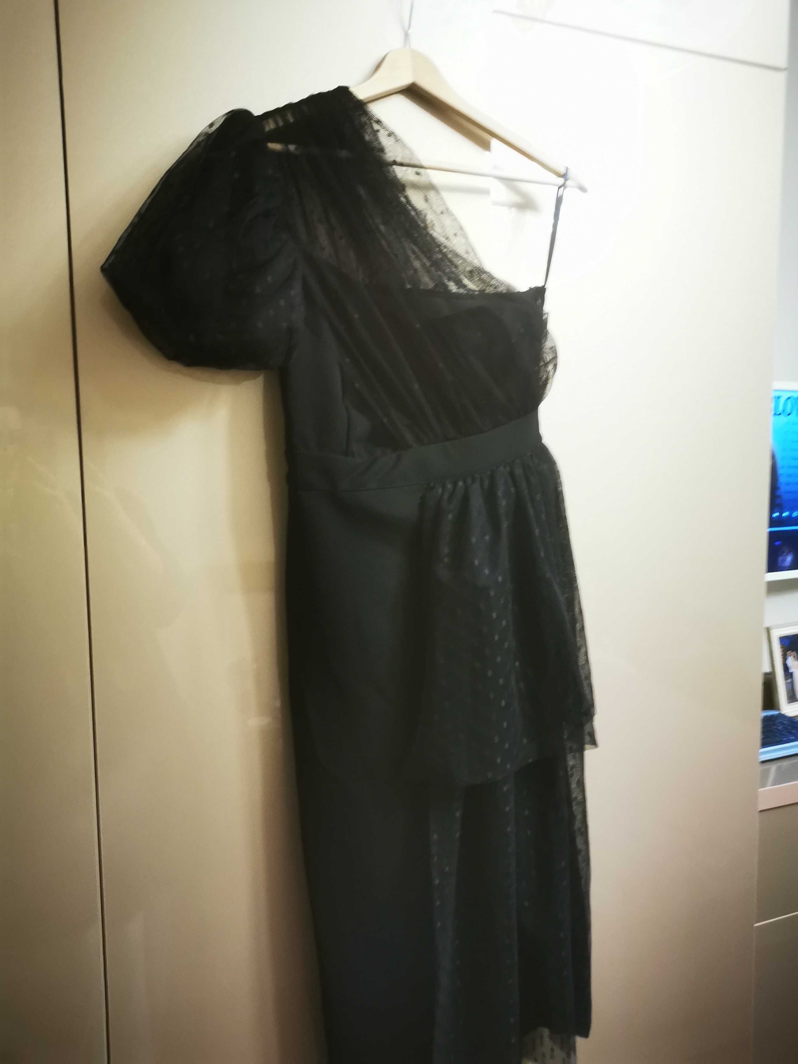 Черна ефектна рокля