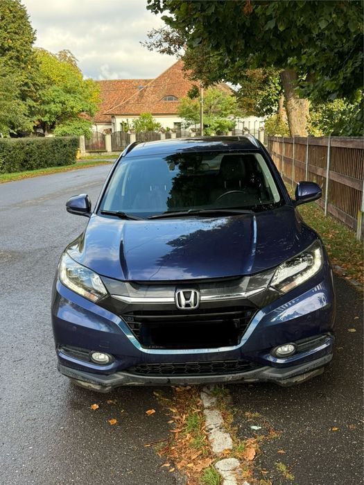 Honda HR-V 1.5 i - V tec Executive  Automatic -Panoramic -navi -camera