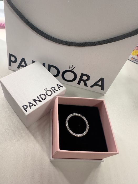 Сребърен пръстен Pandora с камъни