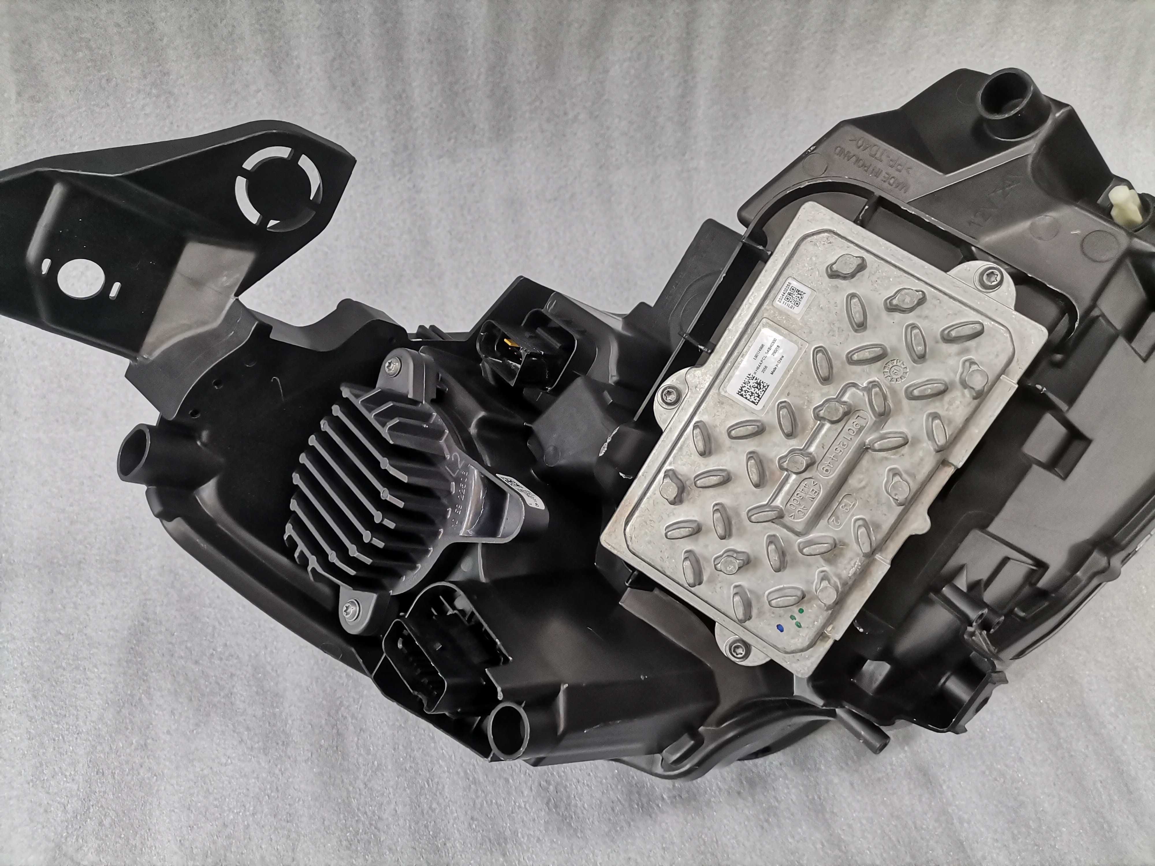 Нов Оригинал Ляв Фар Full LED Peugeot 208 2008