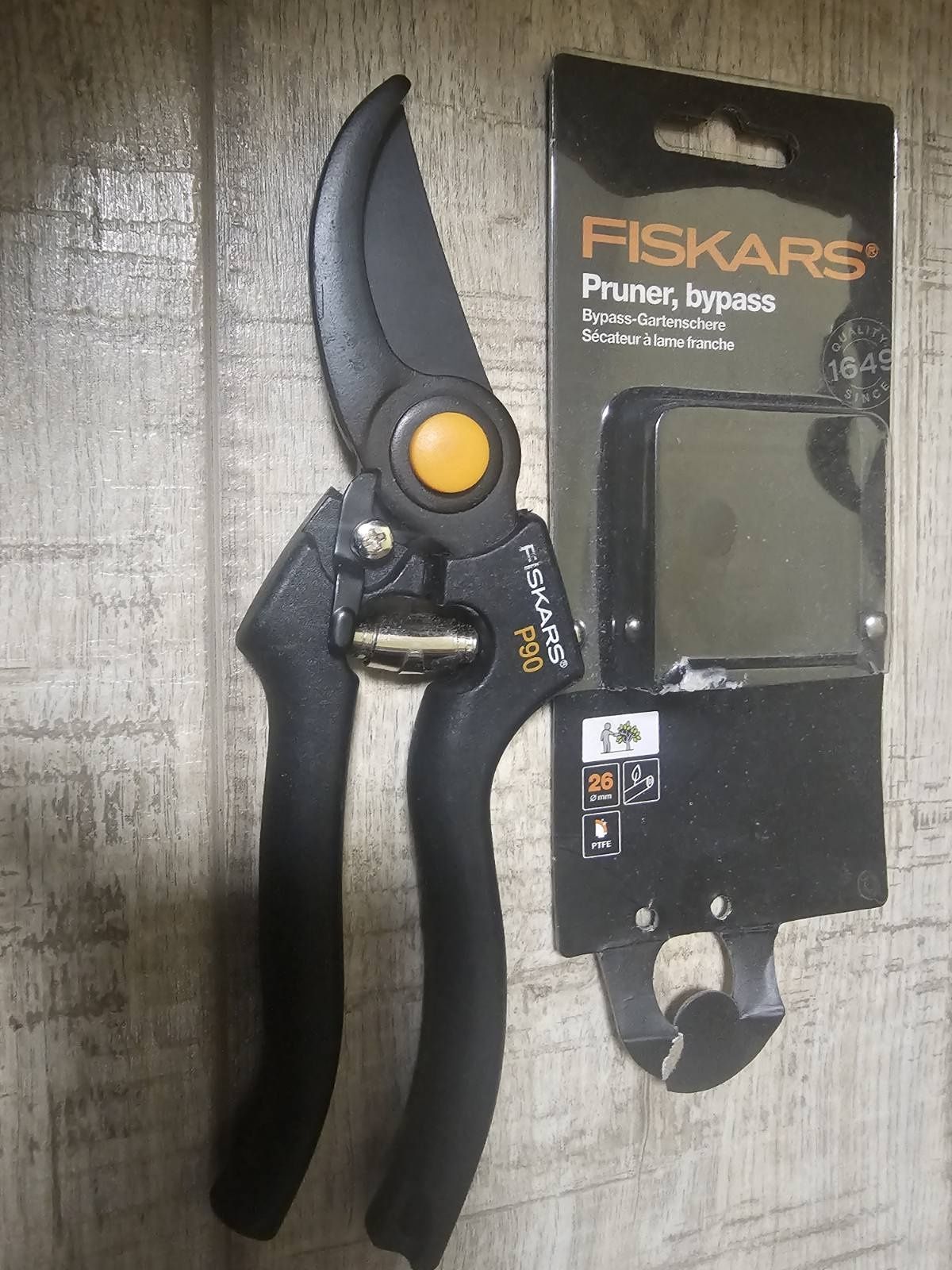 Лозарска ножица Fiskars P90
