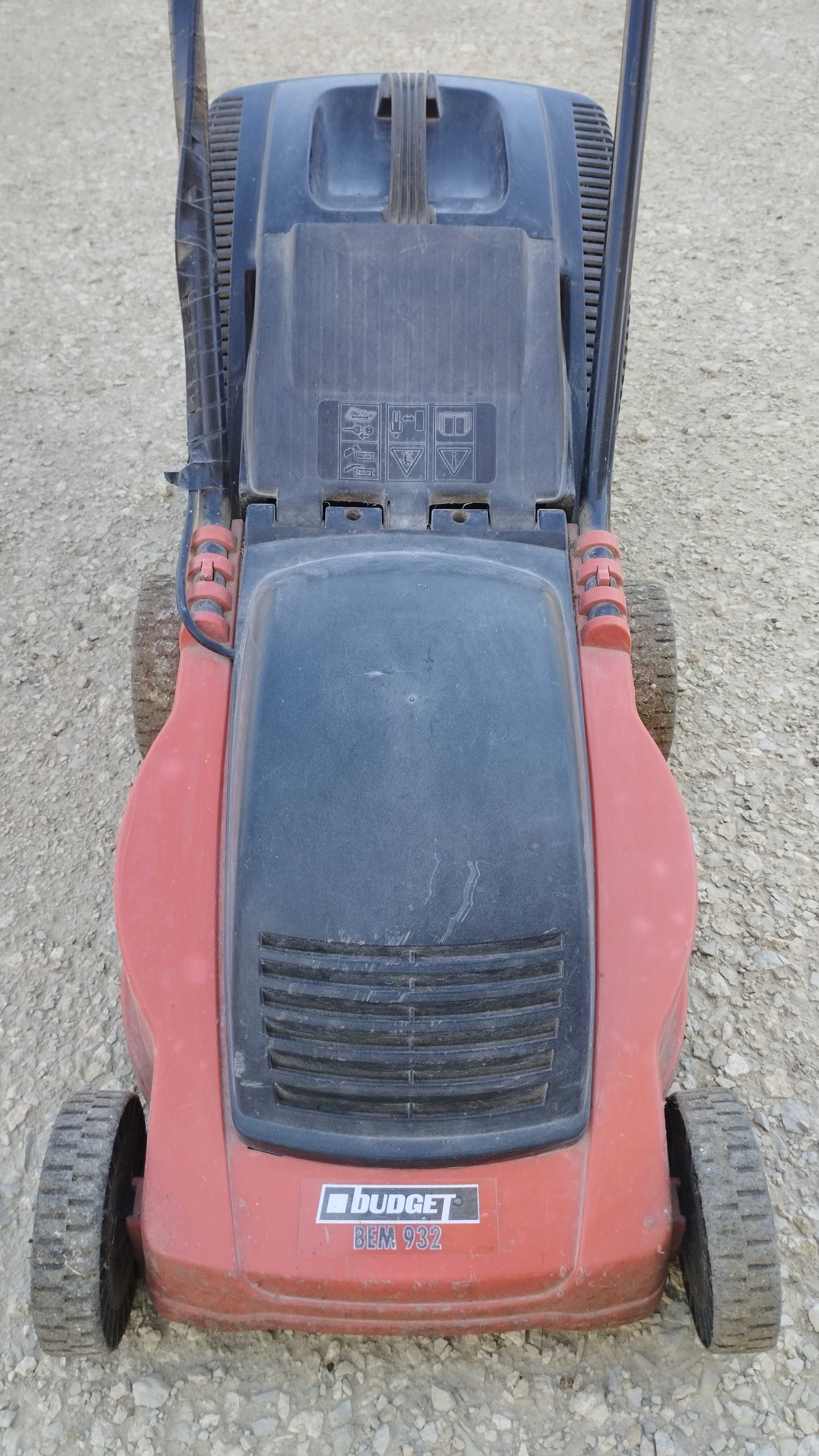 Електрическа косачка Budget BEM 932