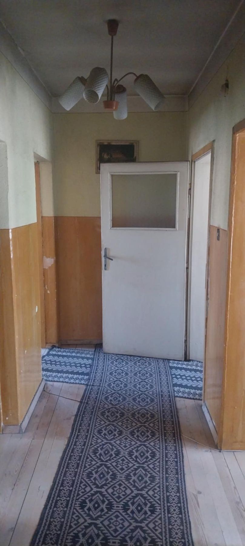 Продаваме етаж от къща в град  Панагюрище