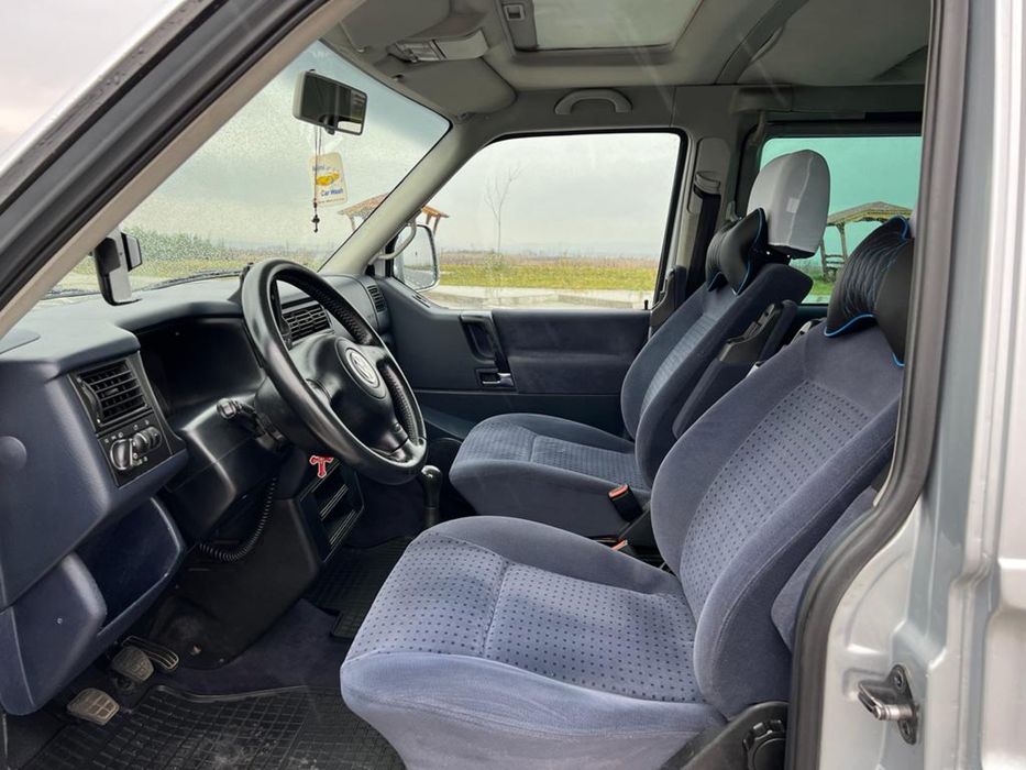 Masina Autoturism VW  / MERCEDES 8+1 de inchiriat/inchiriere/auto