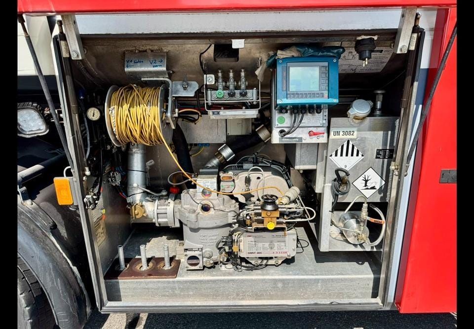 Autocisterna 9000  Litri  Pompa  2003 Stropitoare