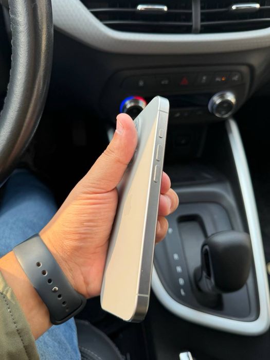 Iphone 15 pro Natural Titanium
