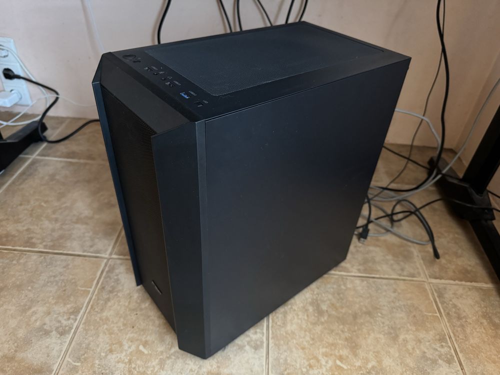 Гейминг компютър с монитор и периферия – Ryzen 5, RTX 3050, 24GB RAM