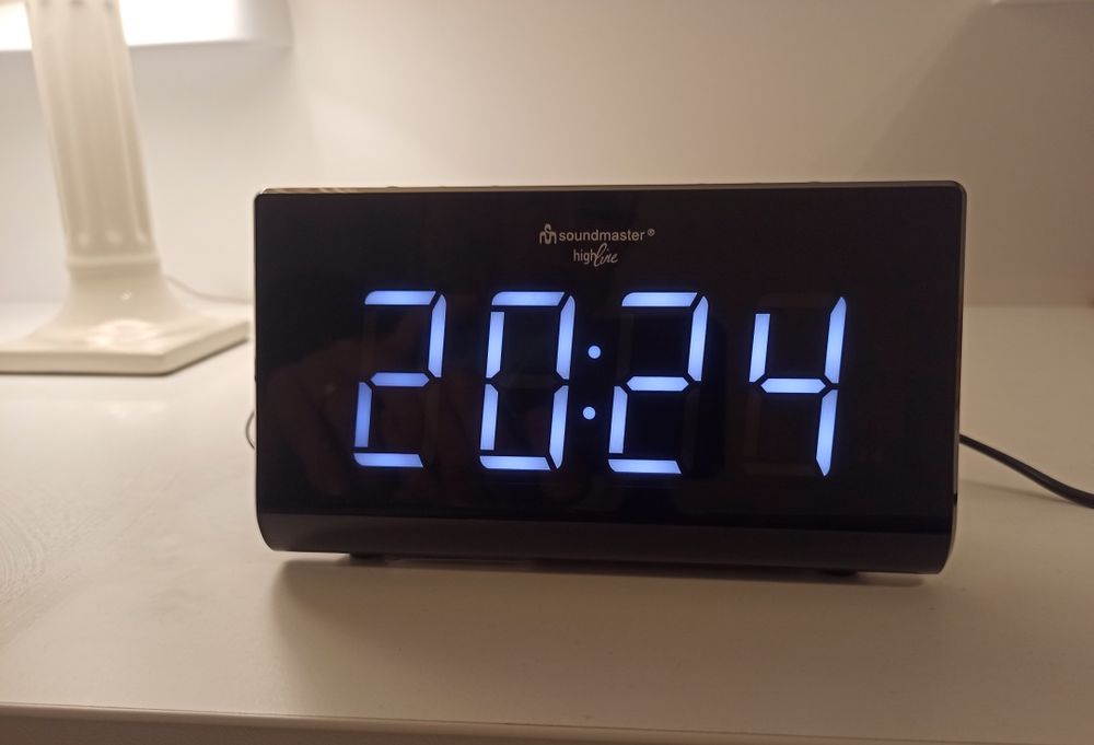 Radio Digital FM și ceas / alarmă - origine Germania stare foarte bună