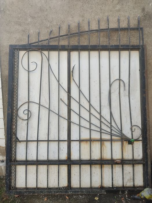 Железный забор с воротами