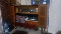 Radio-pickup vintage anii ’60–’70 – funcțional, carcasă lemn