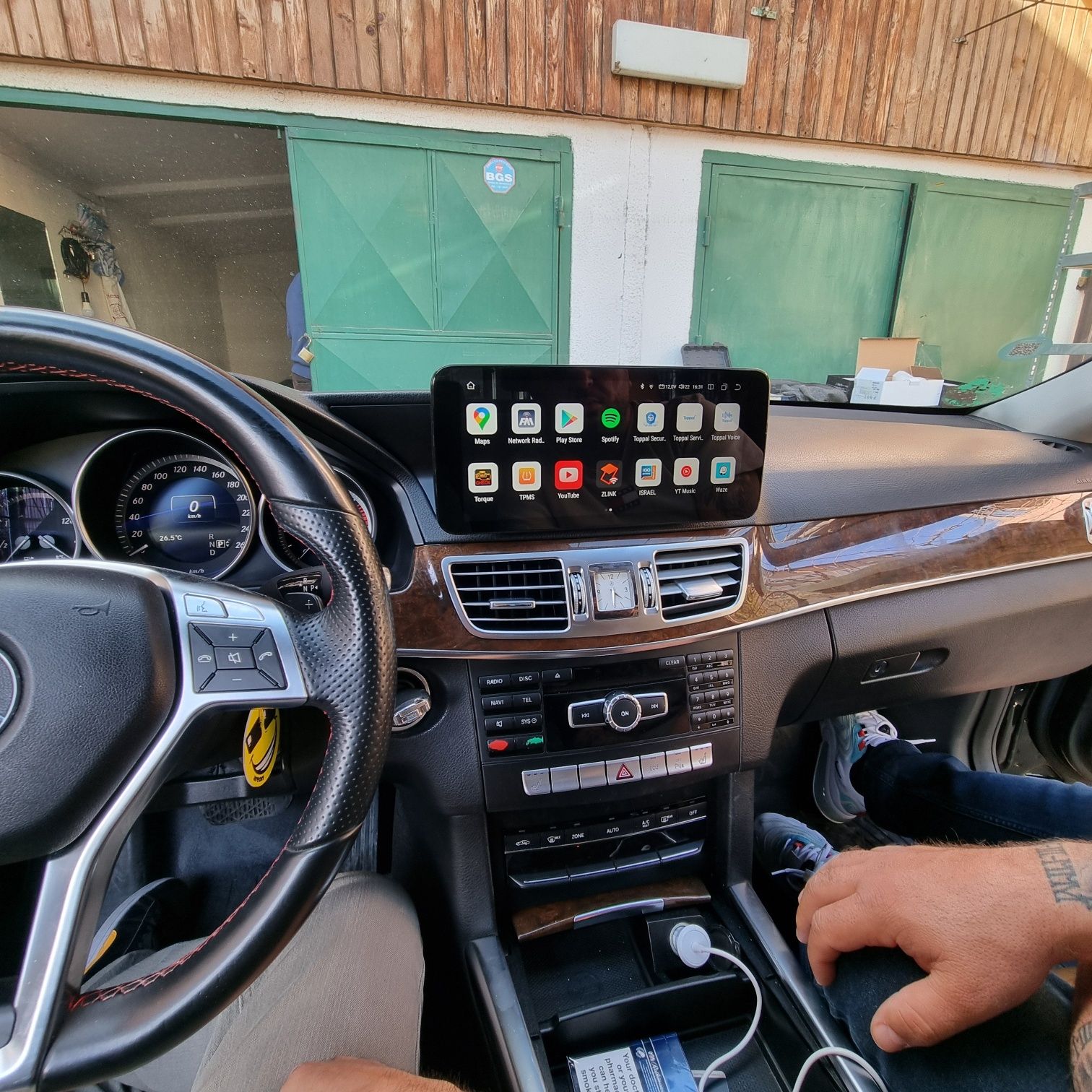 Navigatie android Mercedes E Class W212 Carplay Waze YouTube