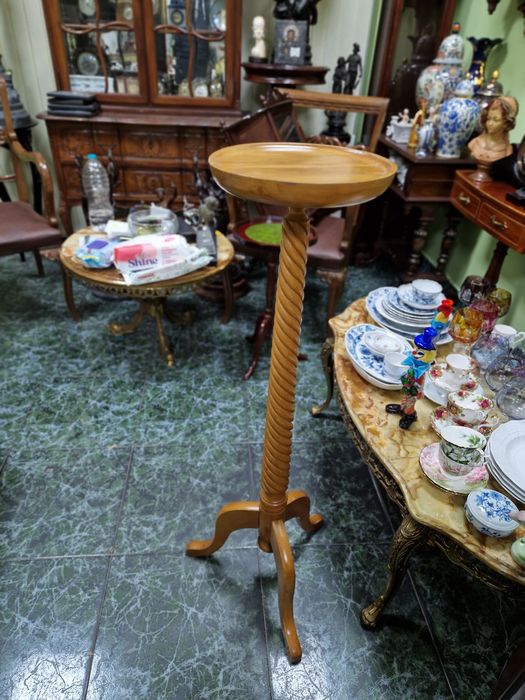 Прекрасна антикварна френска висока масичка