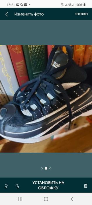Кроссовки спортивные