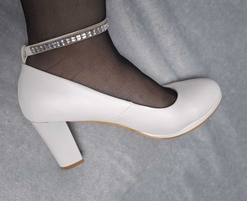 Pantofi albi cu toc patrat, 41