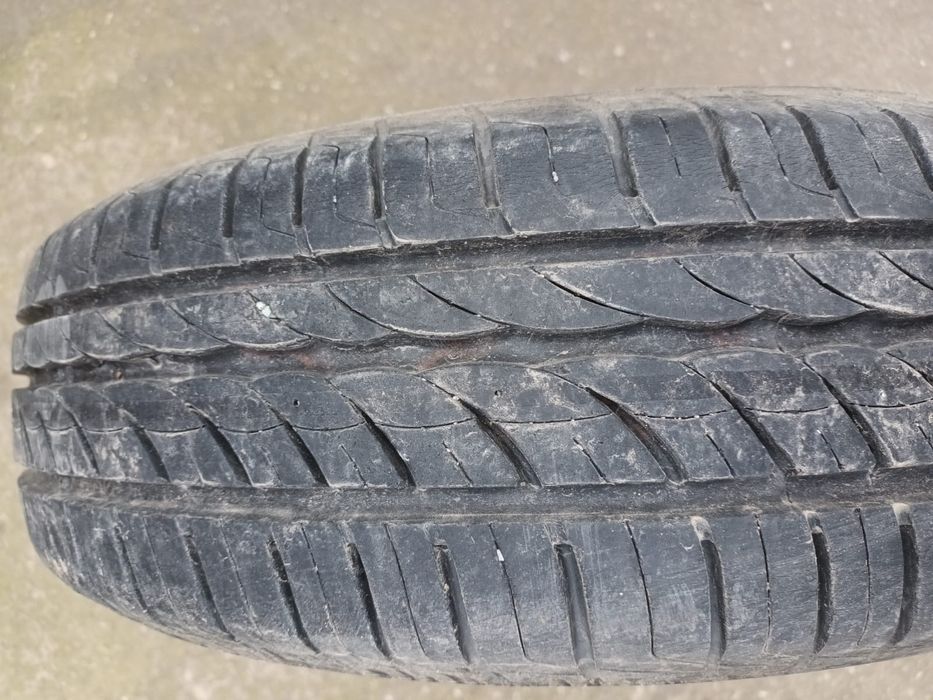 Vând  4 Anvelope vară Pirelli