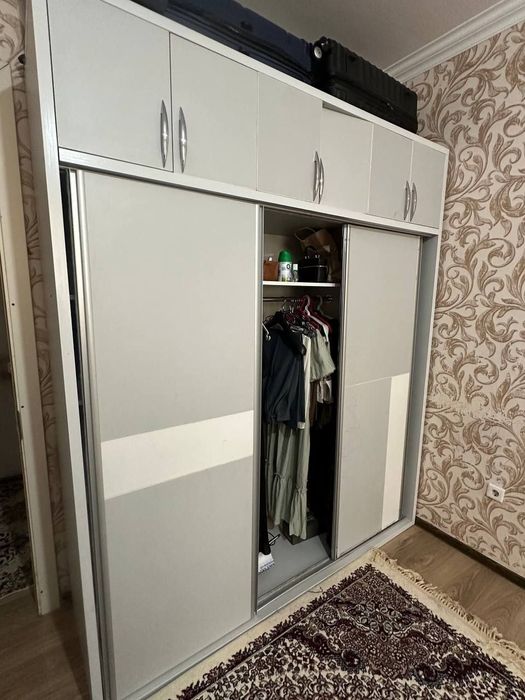 Шкафы в отличном состояние