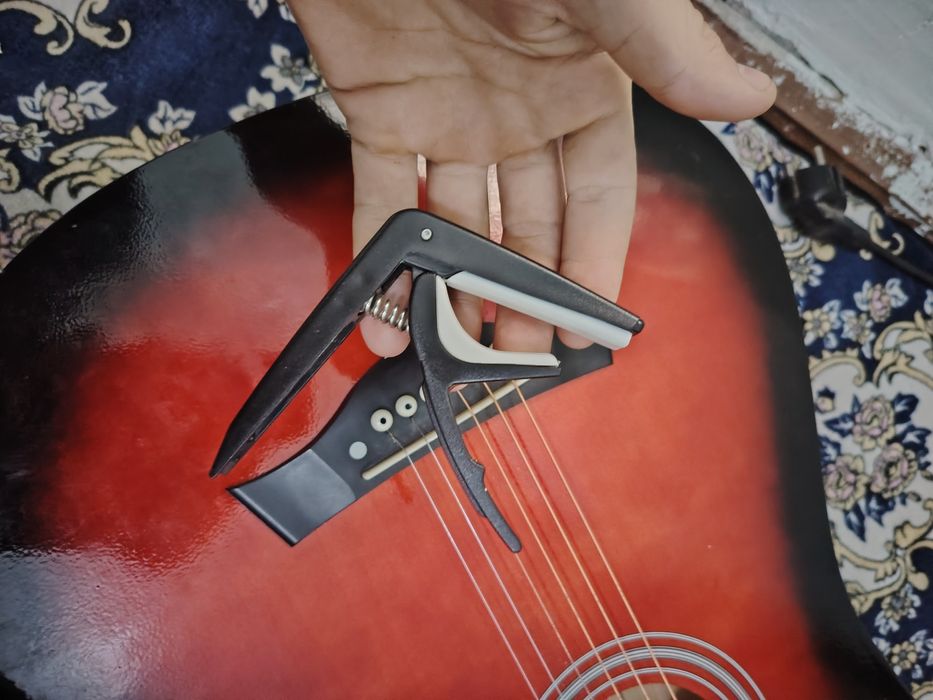 gitara yangi sotiladi