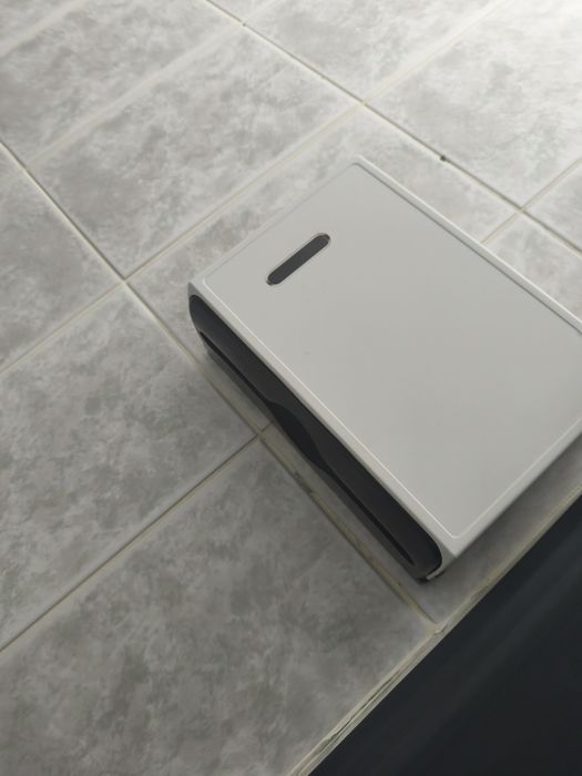 Диспенсер для салфеток настенный