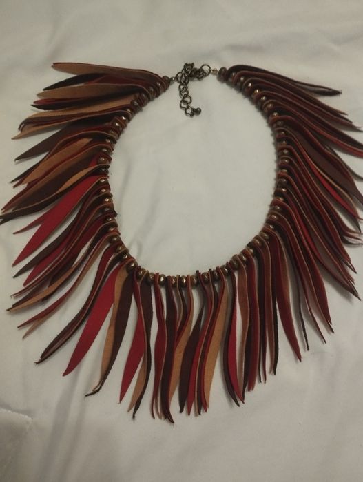 Атрактивни дамски колиета