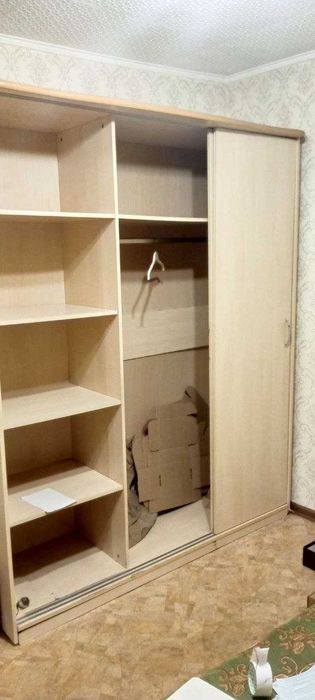 Шифоньер бывший в употреблении. Мебель