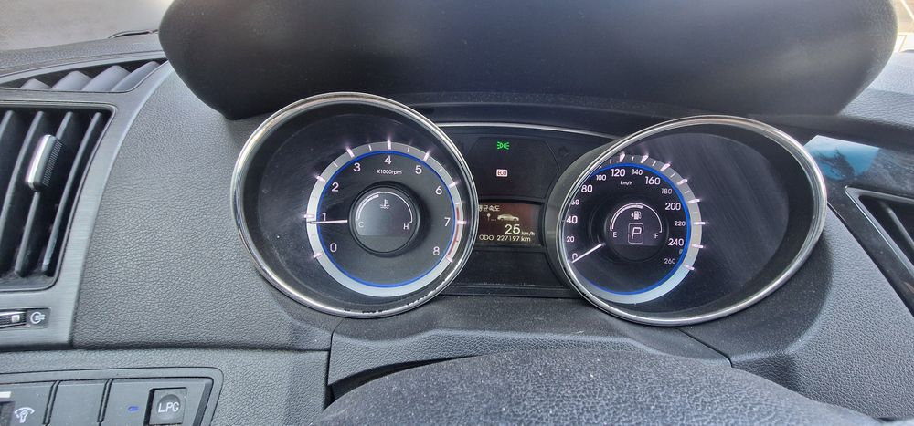 Hyundai Sonata..