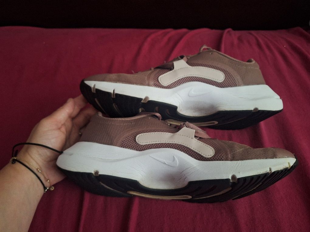 Дамски маратонки Nike