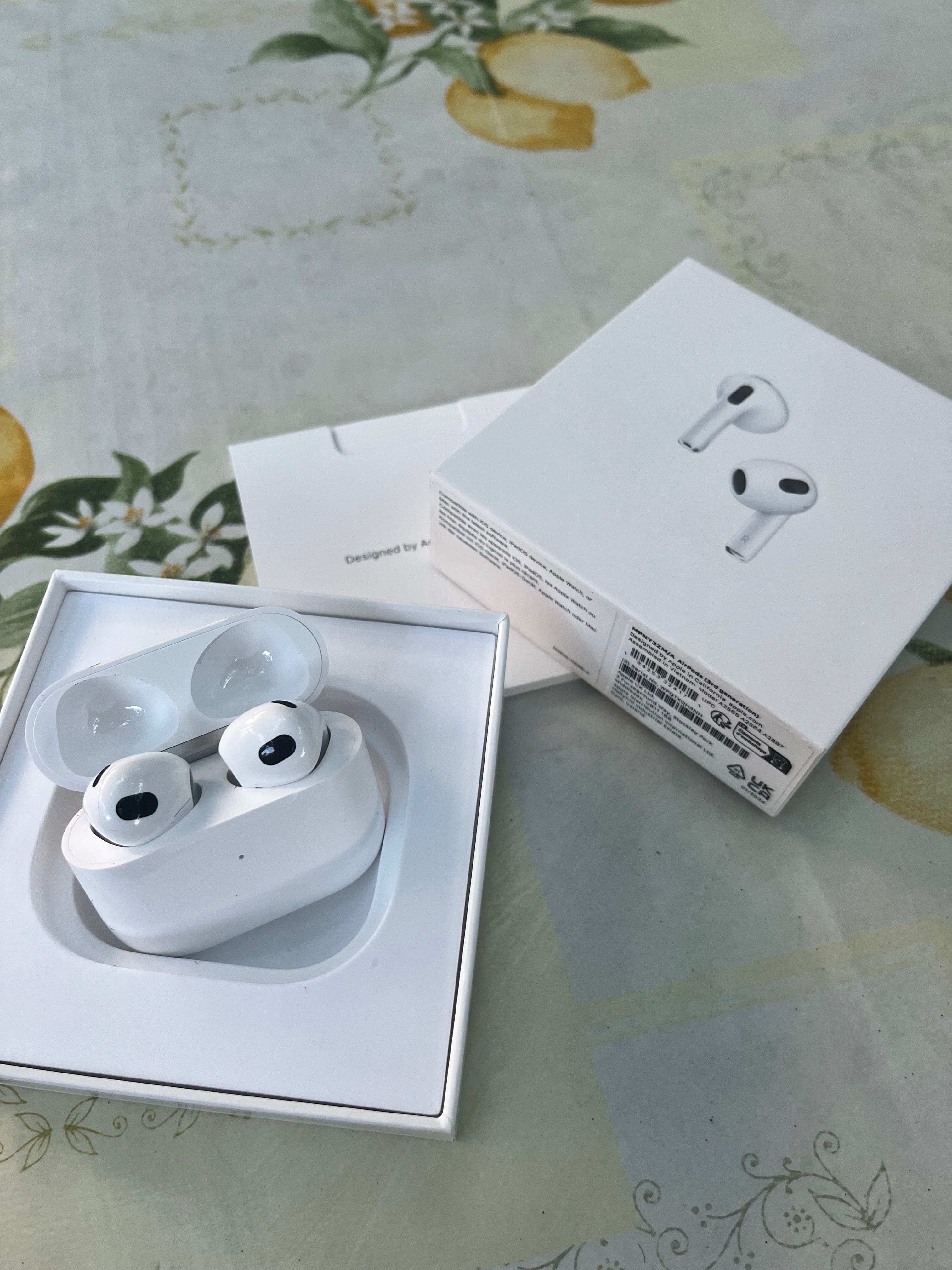 Apple AirPods 3 Generation