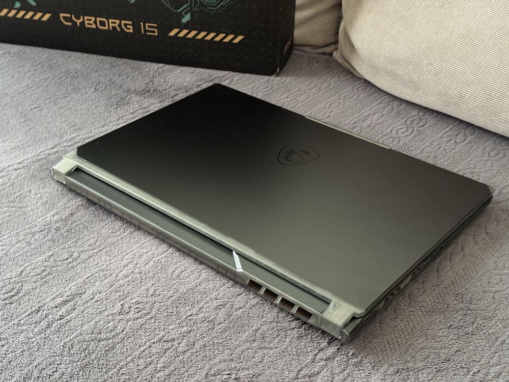15,6’FHD IPS 144Hz/RTX 4060 8GB/i5-12450H/MSI Cyborg/16GB DDR4/512GB