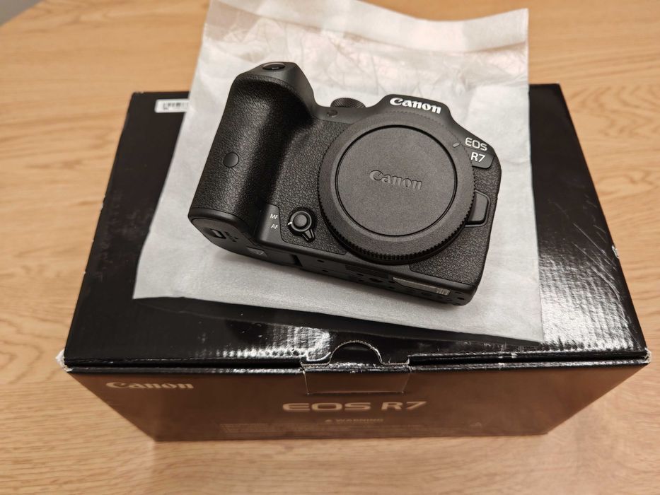 Aparat Foto Canon EOS R7 nou