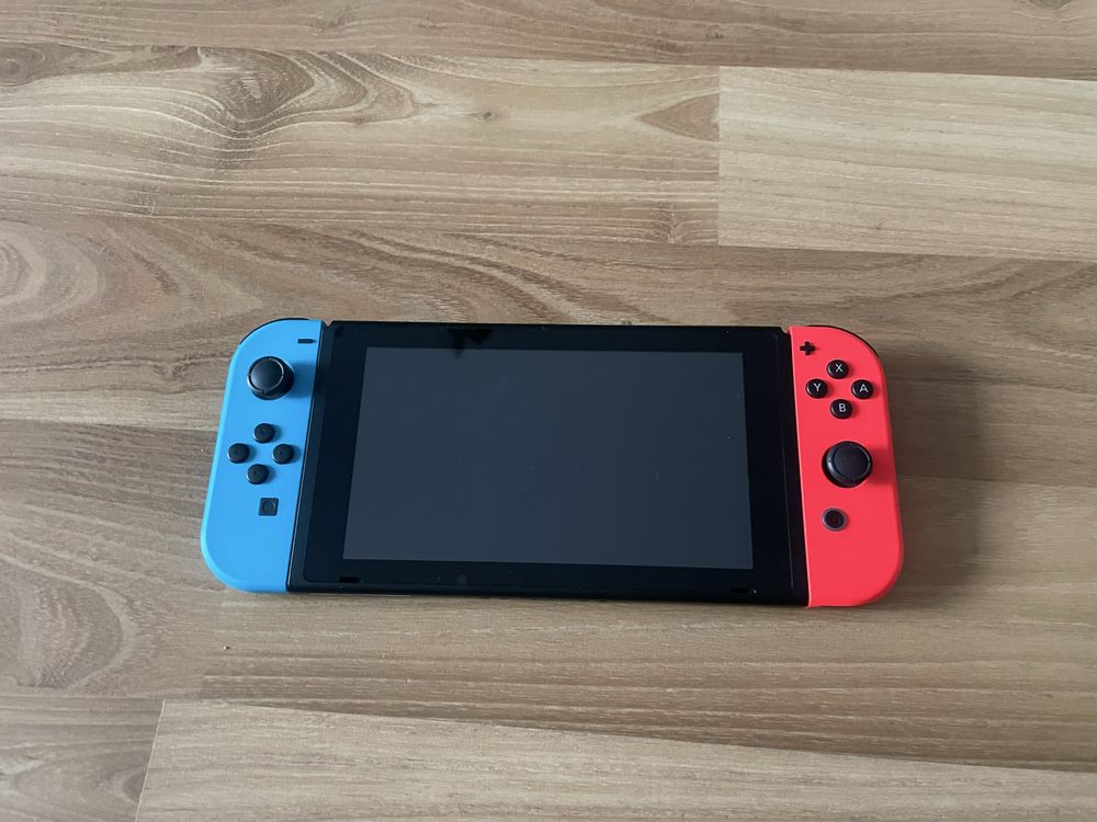 Перфектно Nintendo switch с игри