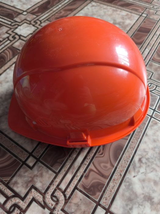 продам каску новая