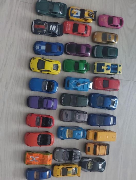 Masinute metaluce colorate , mici.