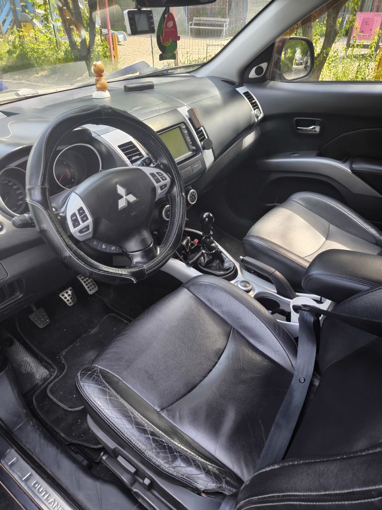 Mitsubishi 4*4 cu 7 Locuri