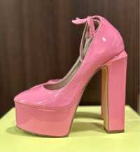 Обувки по модел на Valentino
