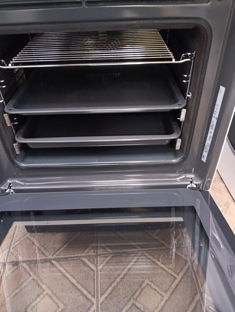 Свободно стояща печка с керамичен VOSS Electrolux с 2 години Гаранция!