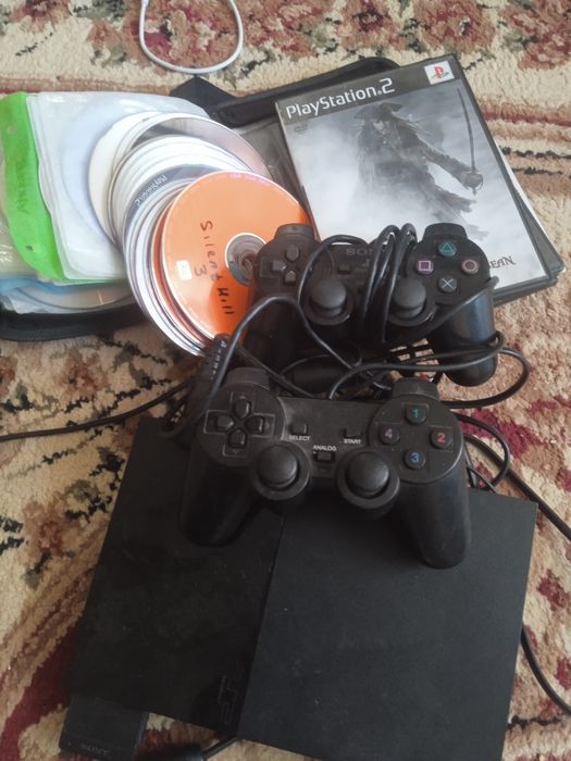 Продаю игровую приставку сони плестейшен 2