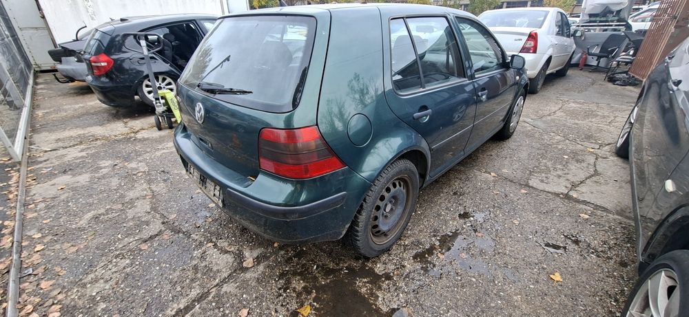 Dezmembrez Golf 4 1.4B 2001