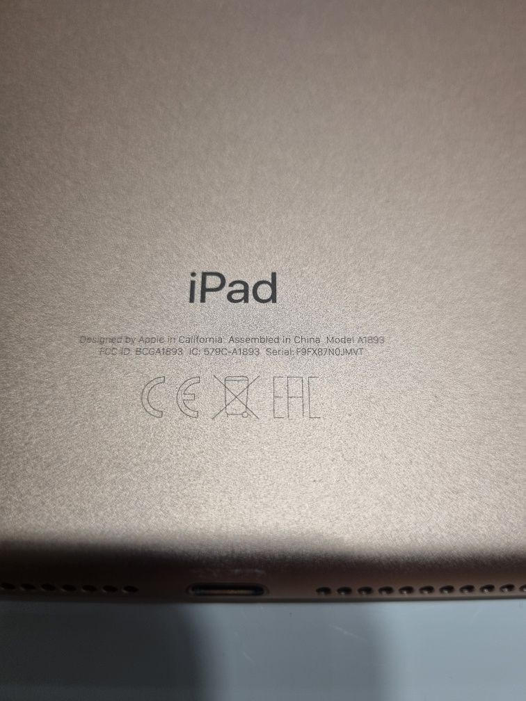 Ipad 6 th- 128GB Rose gold