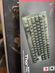 Здравейте продавам клавиятура genesis thor 300 tkl