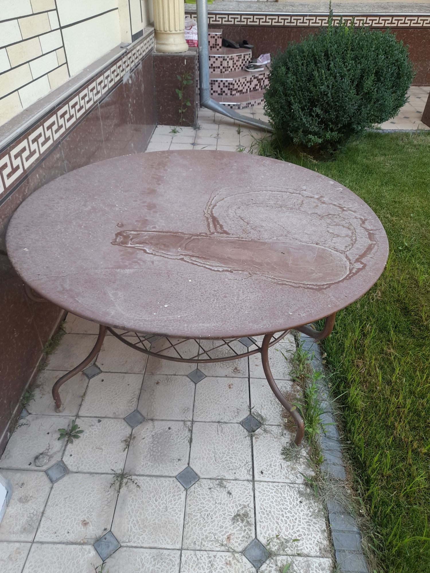 Стол ва креслолар ховли учун