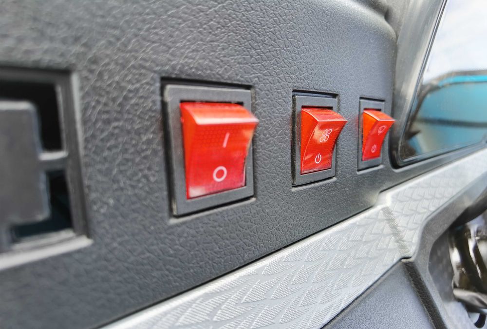 Breckner MAX  triciclu electric - tuktuk cu cabina nou Agramix