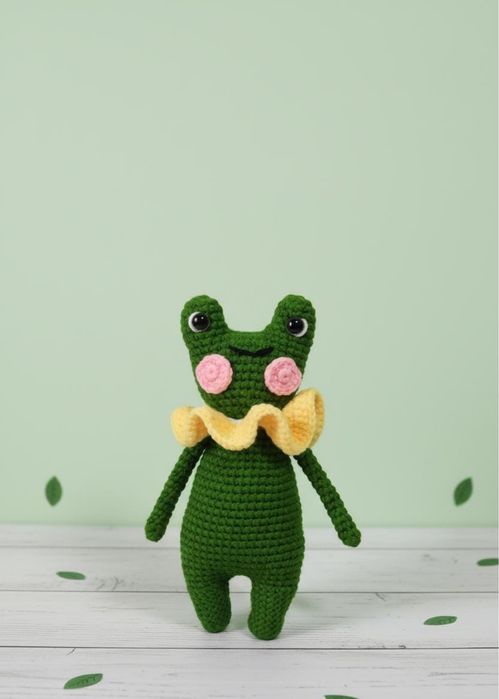 Вязаная лягушка в наличии