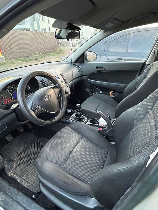 Hyundai i30 Edition 2010 – mașina perfectă pentru familie și navetă